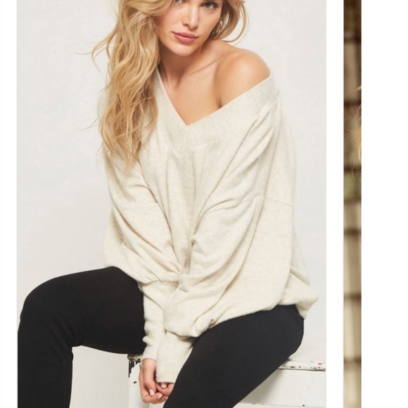 ✨LAST 1 Oatmeal bubble sleeve V neck hacci top - Picture 2 of 8